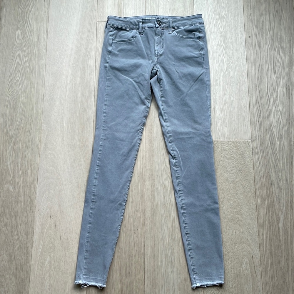 ⏰ American Eagle Super Stretch Grey Jeggings❗️ Great Savings 🛒